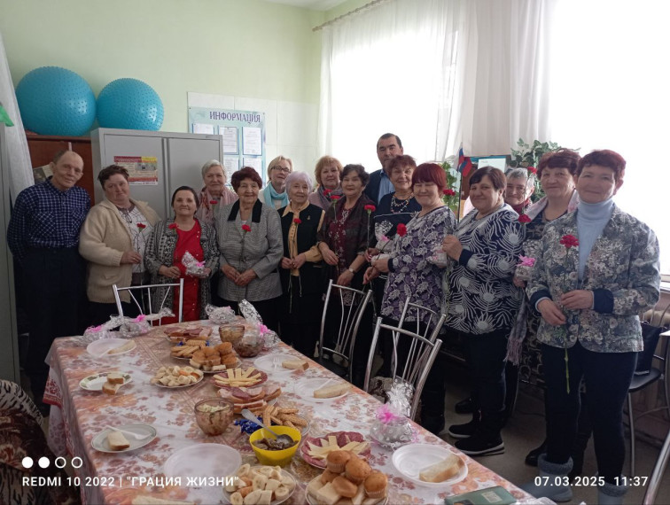 Поздравили с праздником!. Поздравили с праздником!.